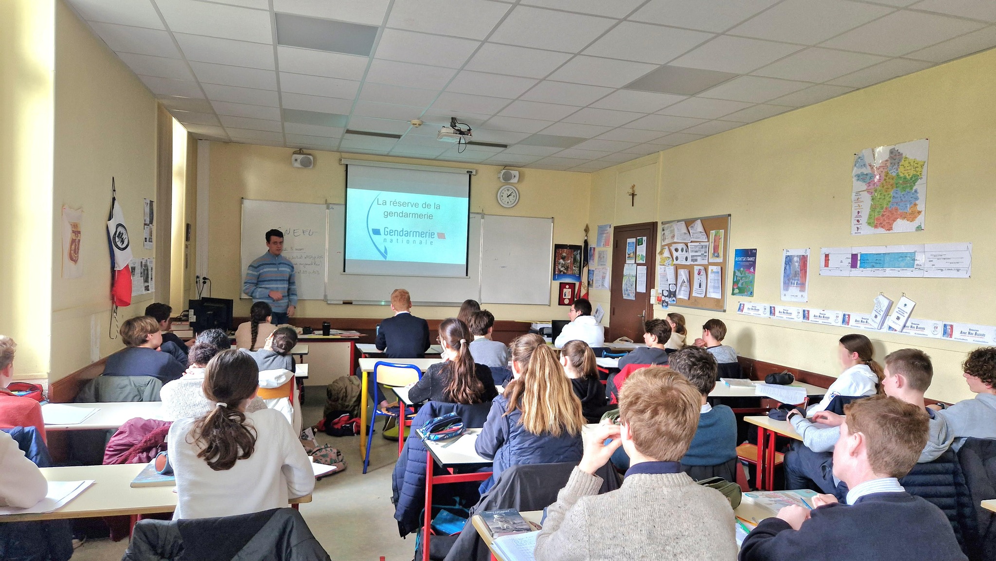 玛穆捷高中校园风景 4