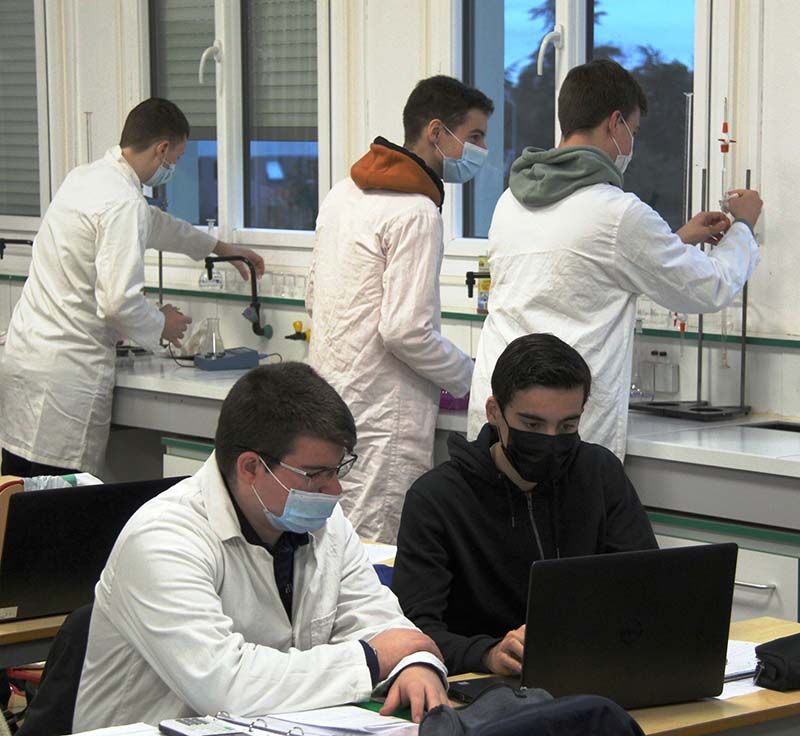 圣路易高中校园景观 1