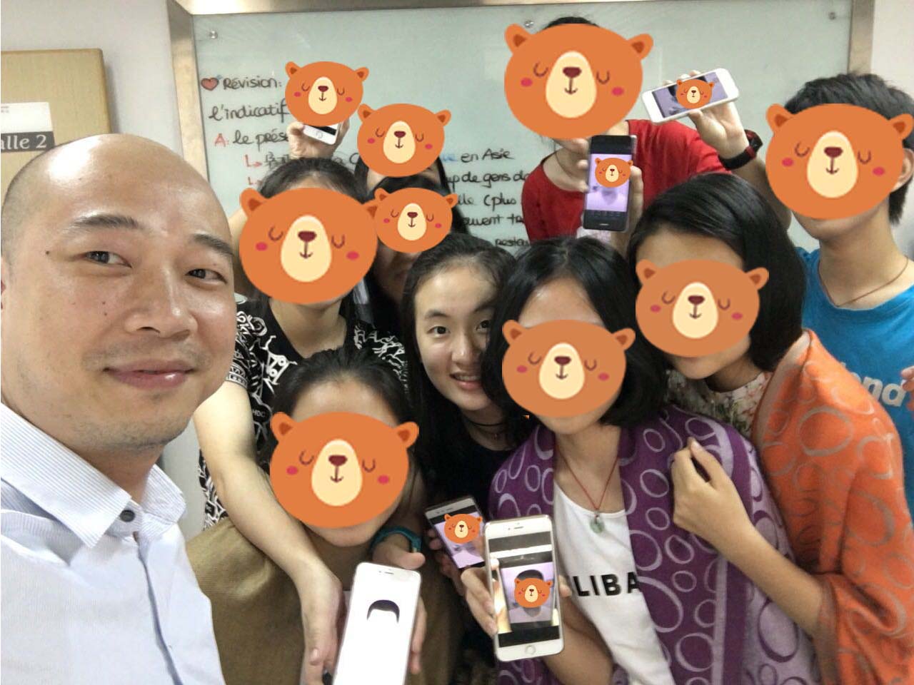 罗曼与三爱同学的出发合影