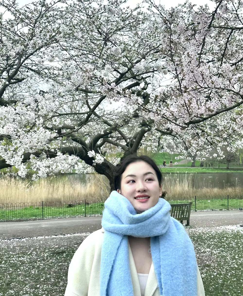 罗曼在法国文学课堂思考笔记的瞬间