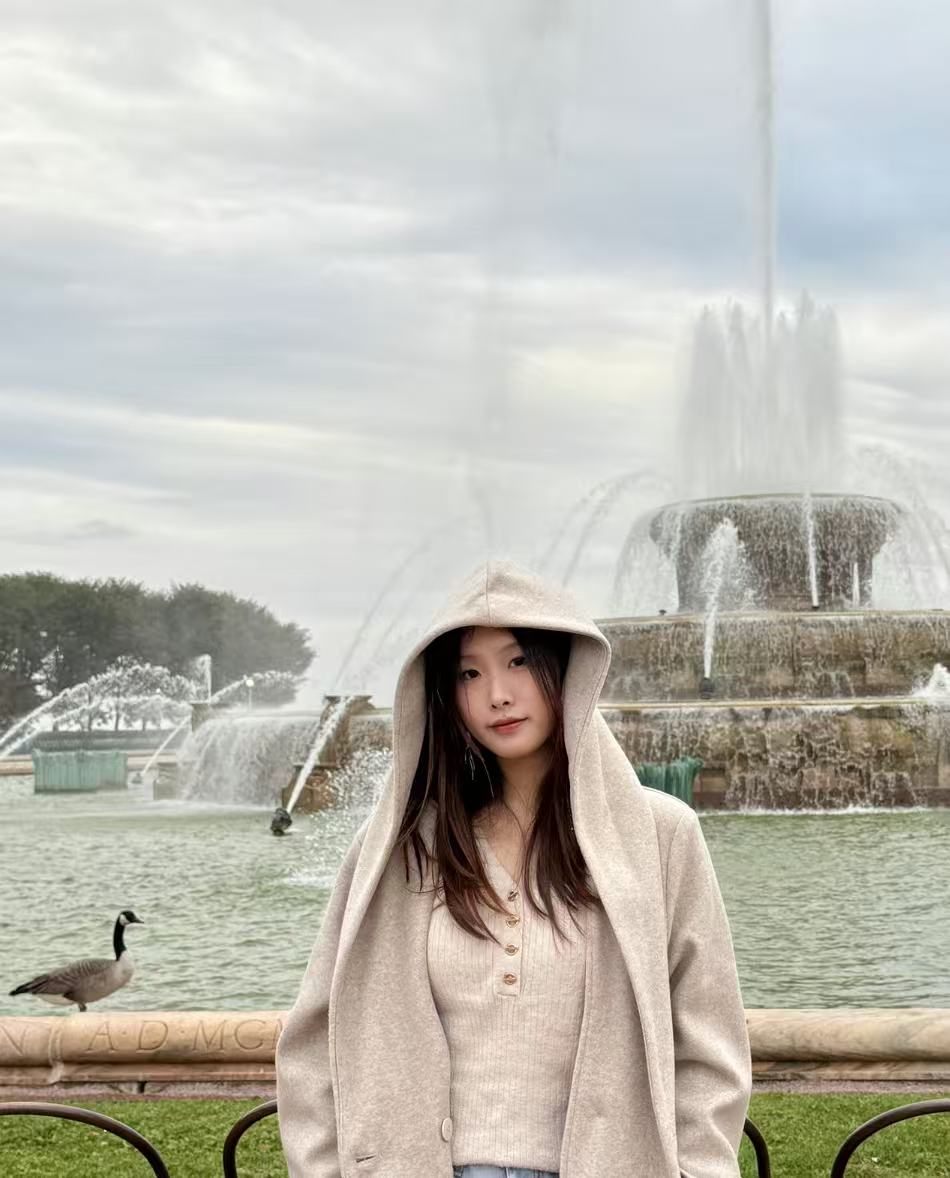 张馨冉在索邦大学校园内的学习剪影