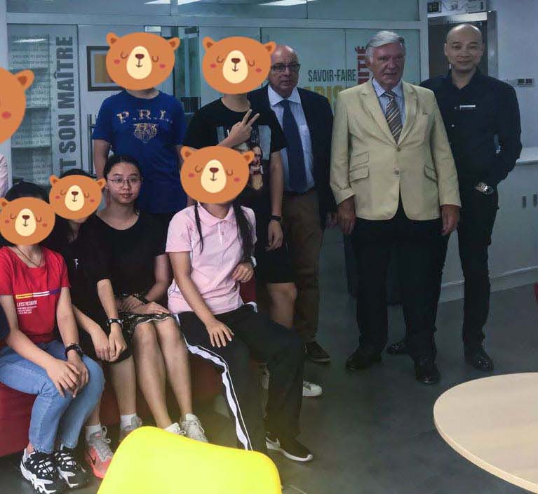 谢雅诗在AAA法语·三爱留学中心的合影