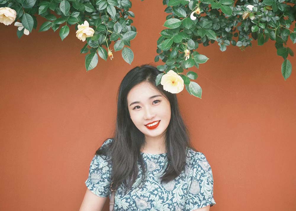 Yaya REN 在法国街头的照片